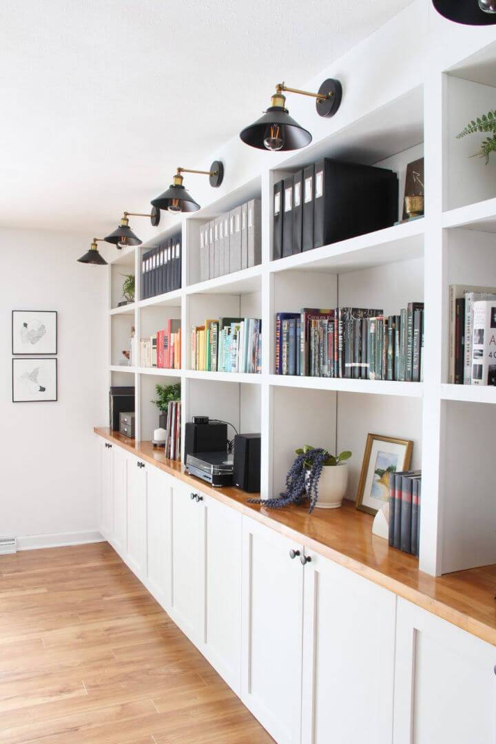 DIY Built in Bookshelves