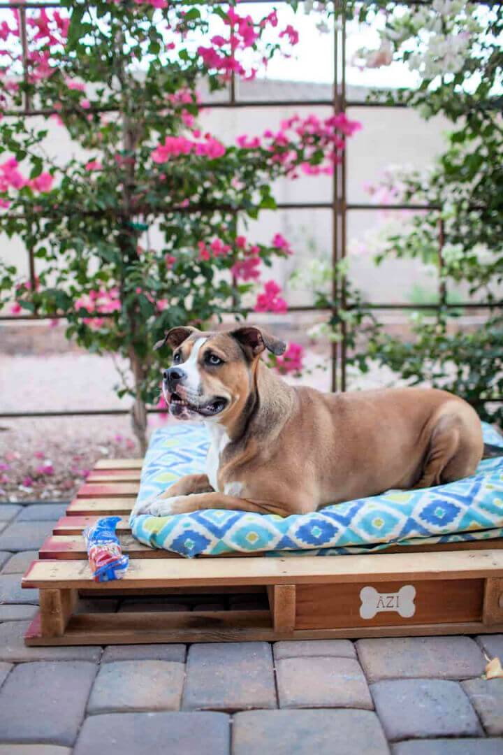 DIY Outdoor Dog Pallet Bed