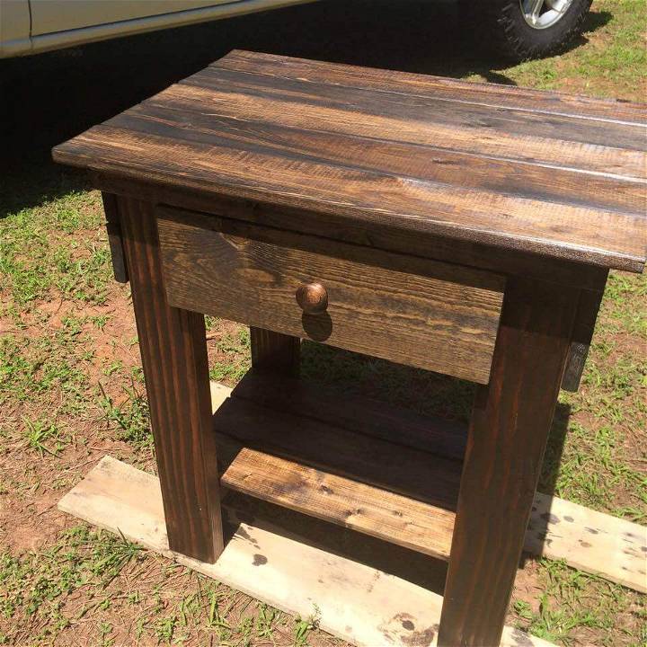 DIY Pallet Nightstand and Side Table