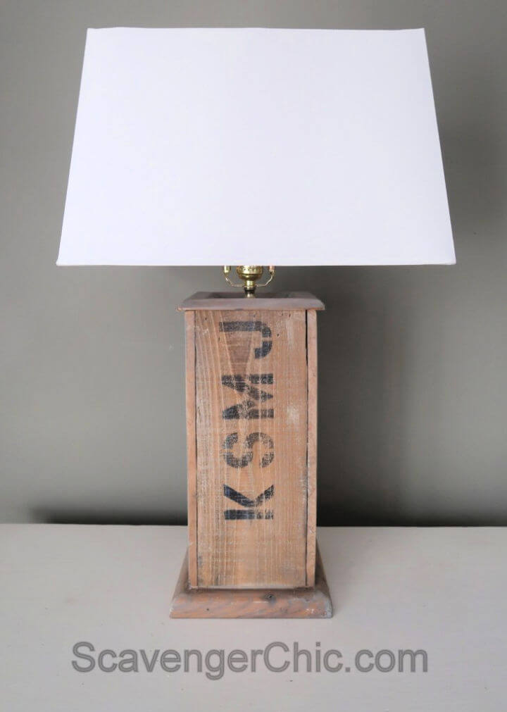 DIY Pallet Wood Lamp