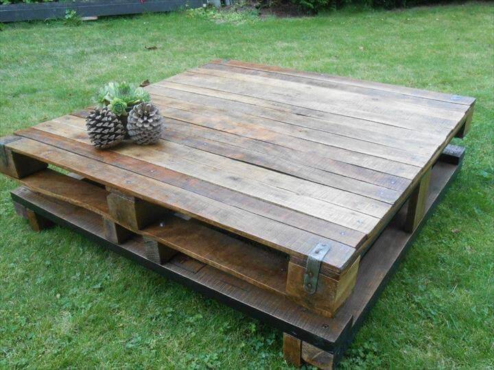 DIY Wood Pallet Coffee Table with Storage