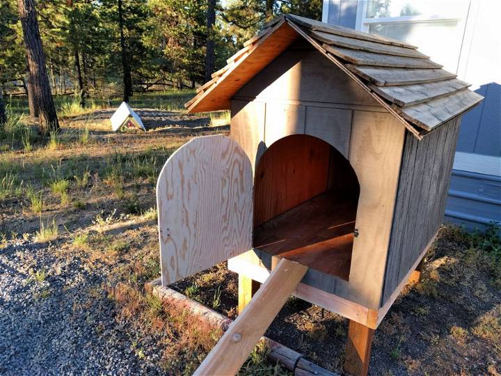 Simple DIY Dog House to Chicken Coop