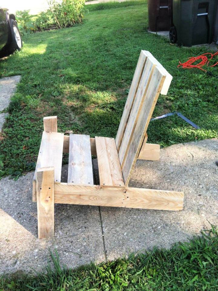 How to Build Pallet Adirondack Chair