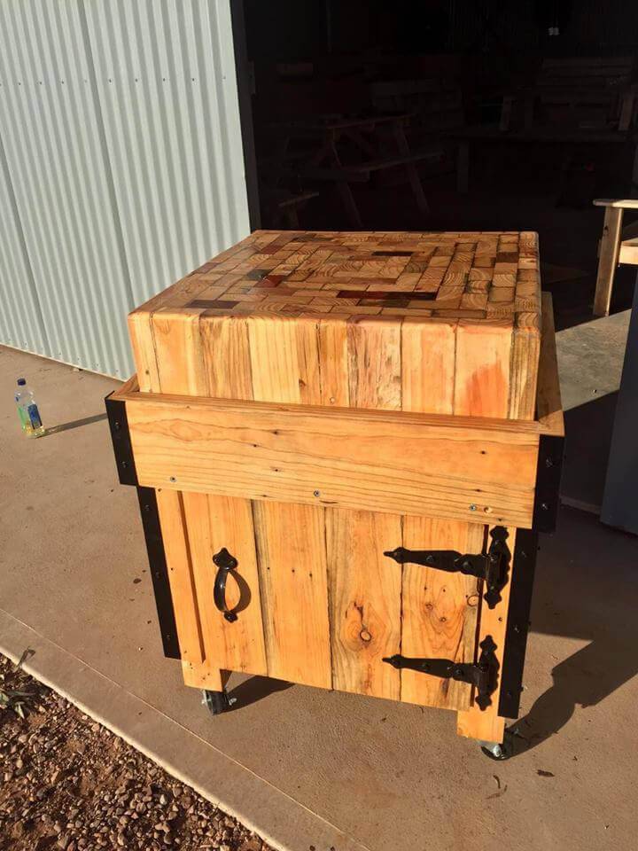 Multipurpose Pallet Table on Wheels