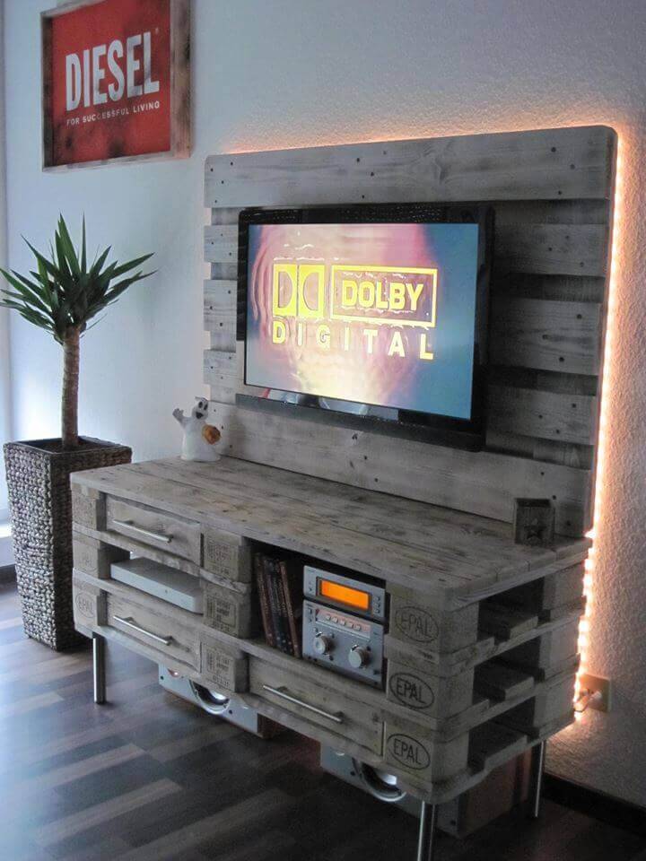 Pallet Media Console DIY TV Stand