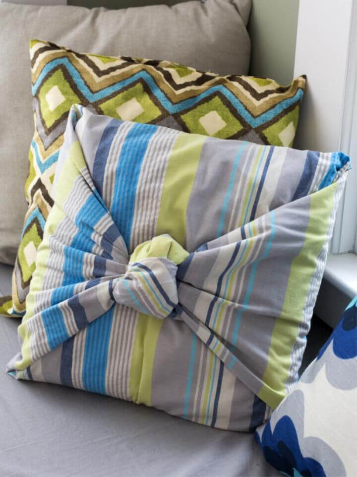 Petty DIY No sew Knot Pillow