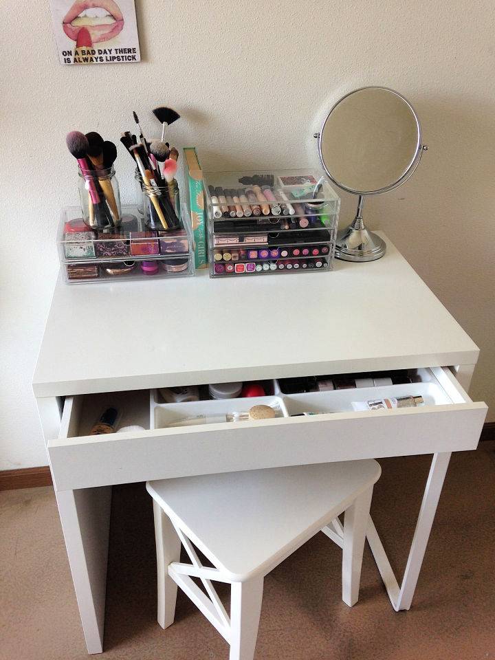 Diy Makeup Vanity Ideas, Bedroom Vanity Desk With Drawers
