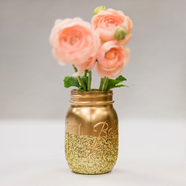 Awesome DIY Glitter Mason Jar Centerpieces