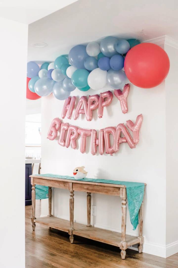DIY Baby Shark Party Balloons Garland