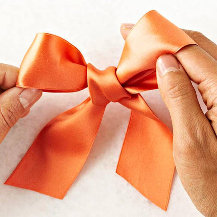 DIY Classic Bow in 4 Easy Steps