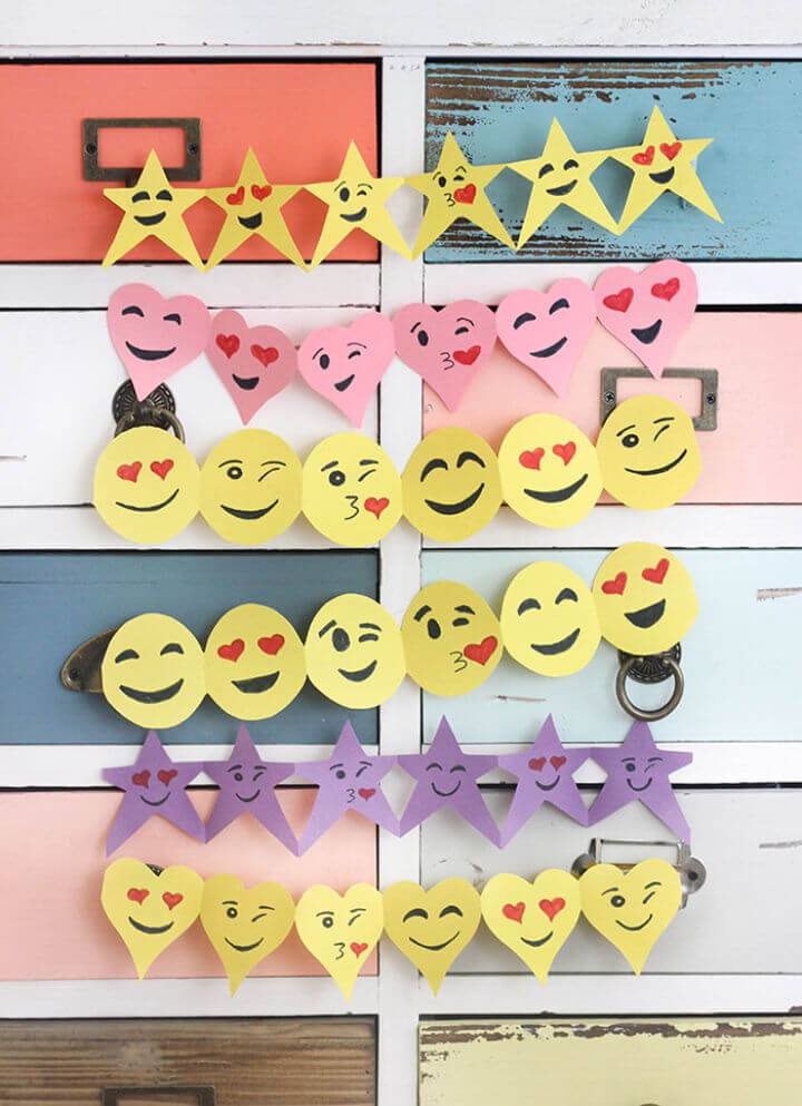 How to Make an Emoji Paper Garland