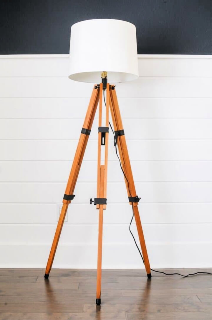 DIY Floor Lamp out of a Tripod