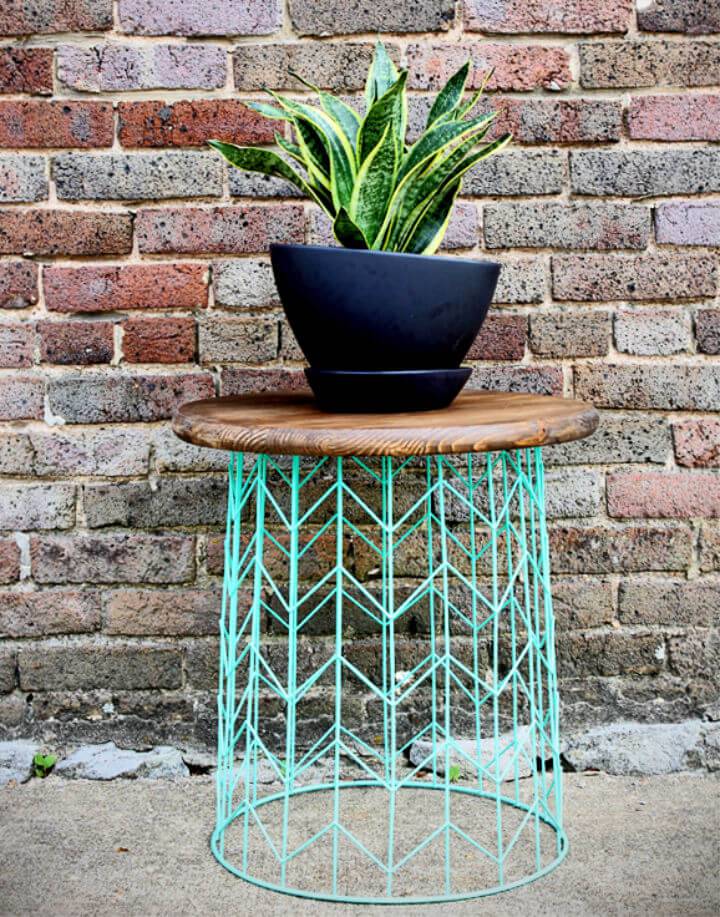 DIY Outdoor Wire Basket Side Table