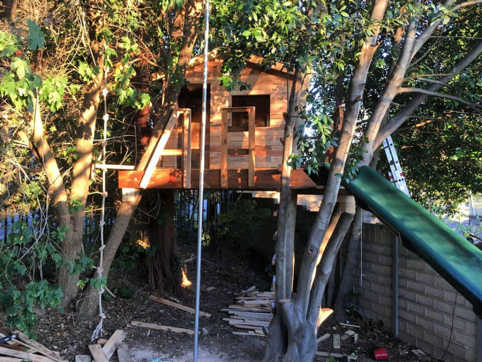 DIY Pallet Tree House