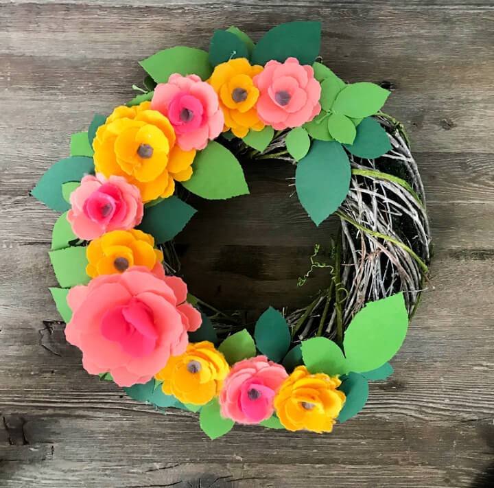 Easy DIY Spring Wreath With Felt Flowers