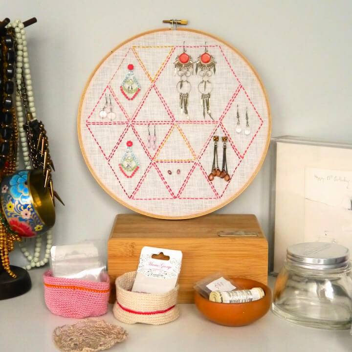 Easy to Make Embroidery Hoop Earring Holder