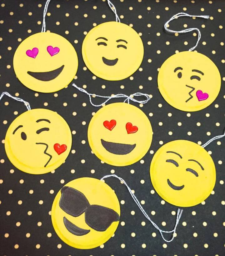 Cool DIY Emoji Gift Tags