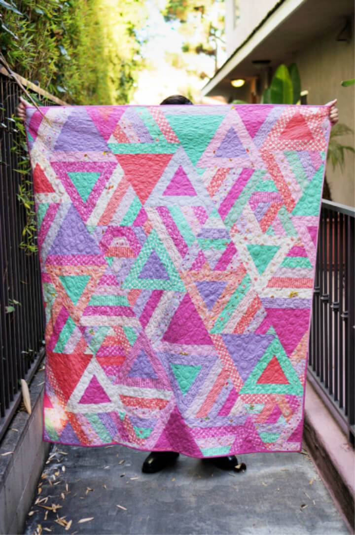 Fabulous DIY Cozy Posy Triangle Quilt