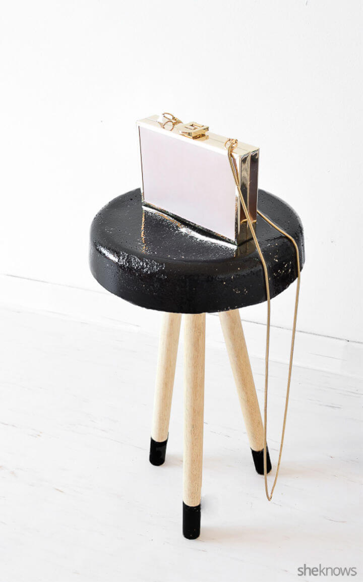 Fashionable DIY Concrete Stool