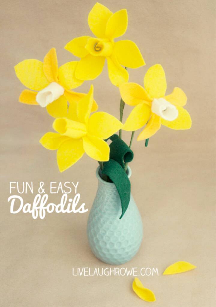 Fun and Easy DIY Felt Flowers Daffodils