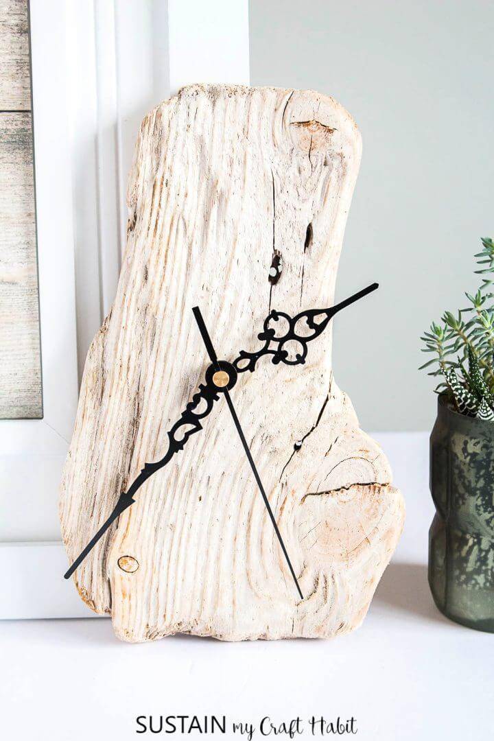 How too Make a Clock With Driftwood