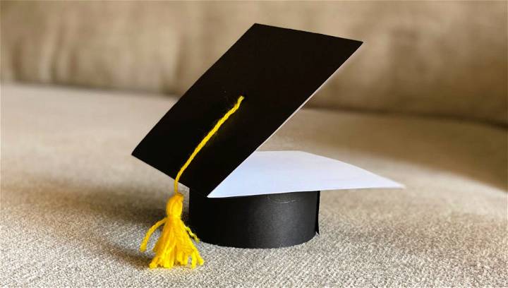 Easy DIY Graduation Card With Paper
