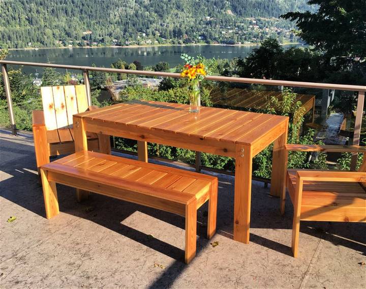 How to Make an Outdoor Dining Bench