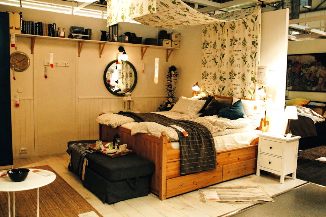 9 DIY Ideas to Improve the Aesthetic  of a Small  Bedroom  