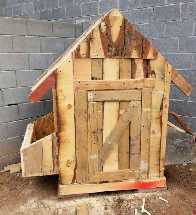 Making a Chicken Coop Out of Pallets