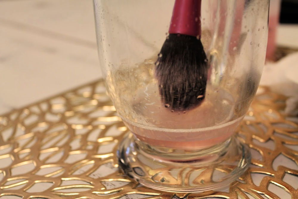 cleaning-makeup-brushes-with-coconut-oil-diy-crafts