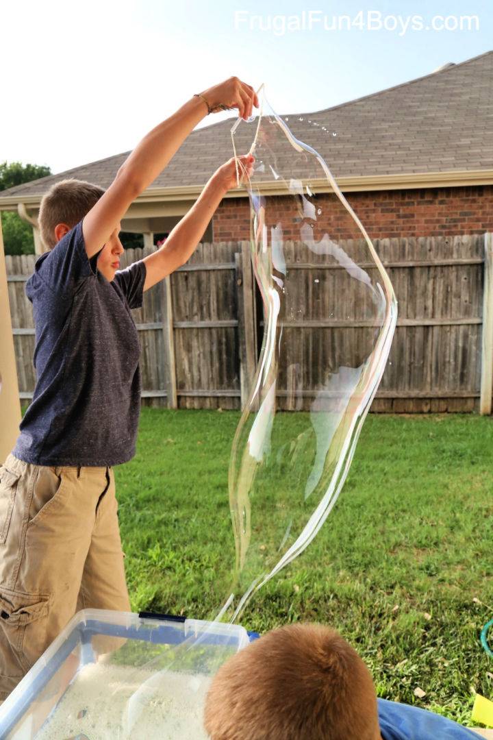 Awesome DIY Giant Bubbles Solution