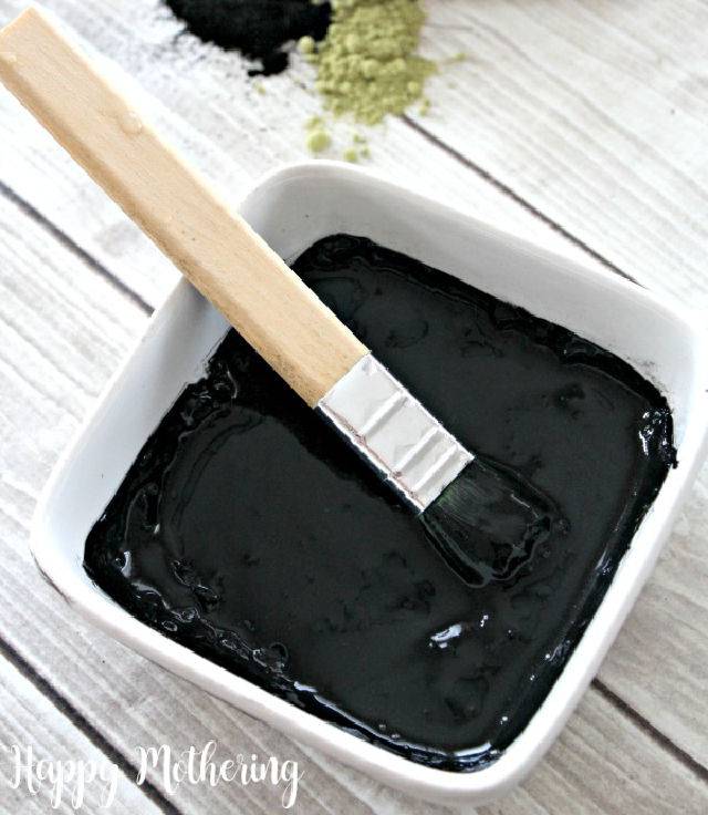 Charcoal Face Mask With Natural Ingredients
