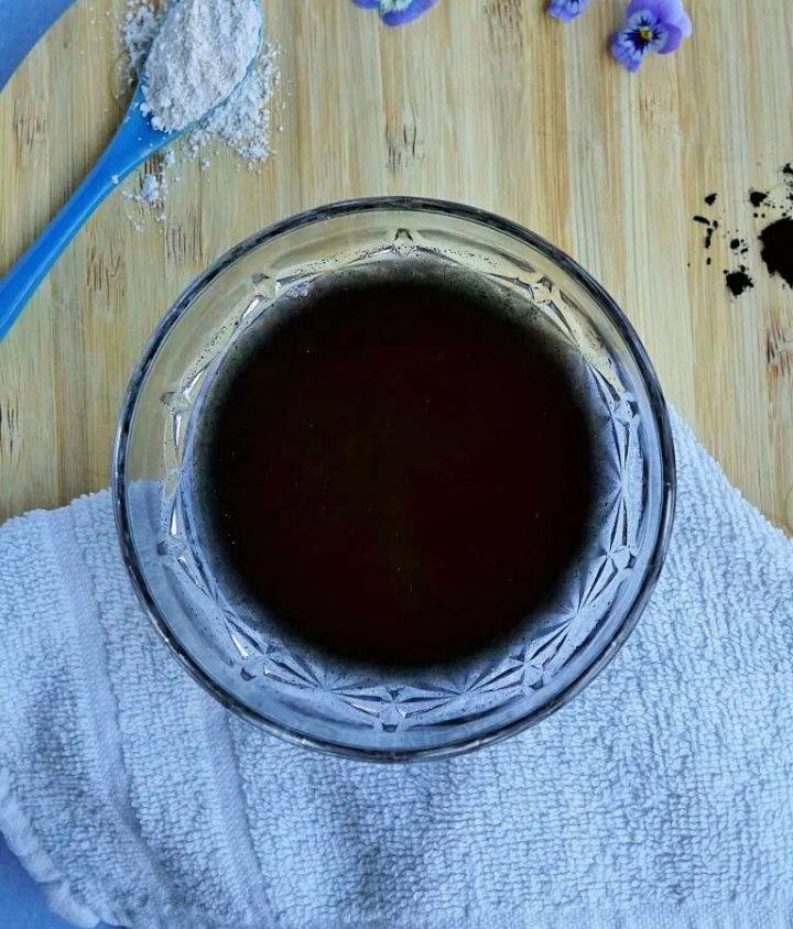 Simple DIY Charcoal Jelly Face Mask