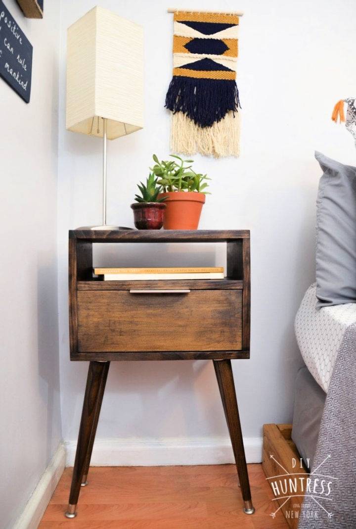 DIY Retro Side Table at Home