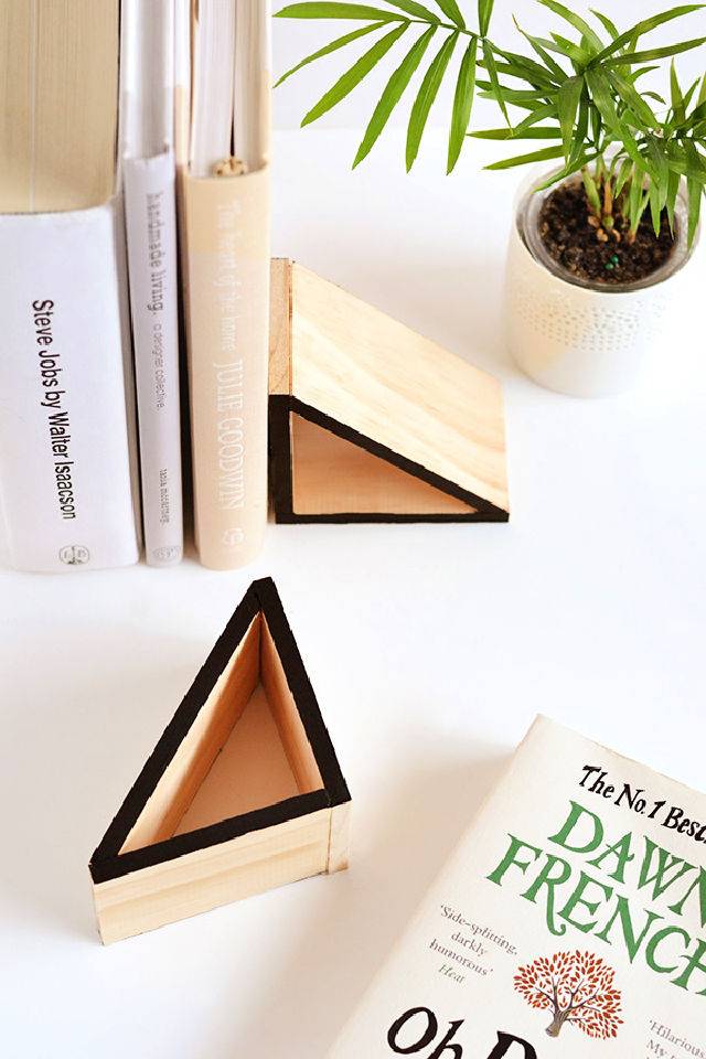 DIY Wood Triangle Bookends