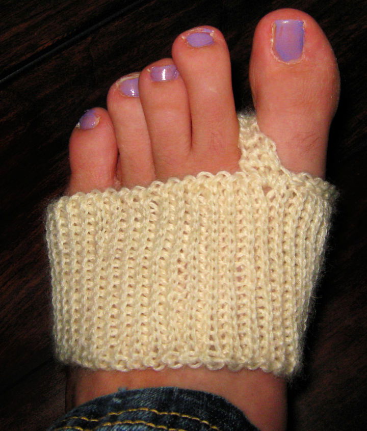 Crochet Looks Like Knit Ribbed Sandal Socklet