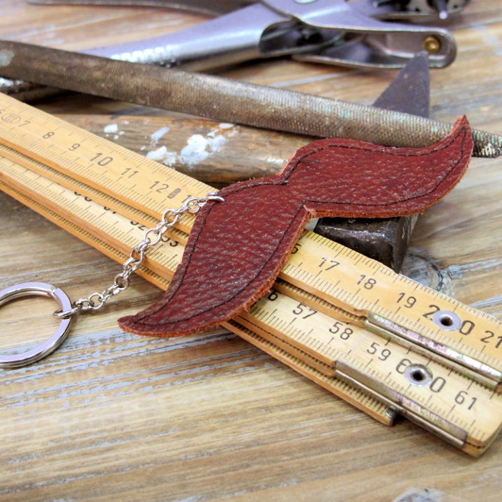 DIY Moustache Keychain at Home