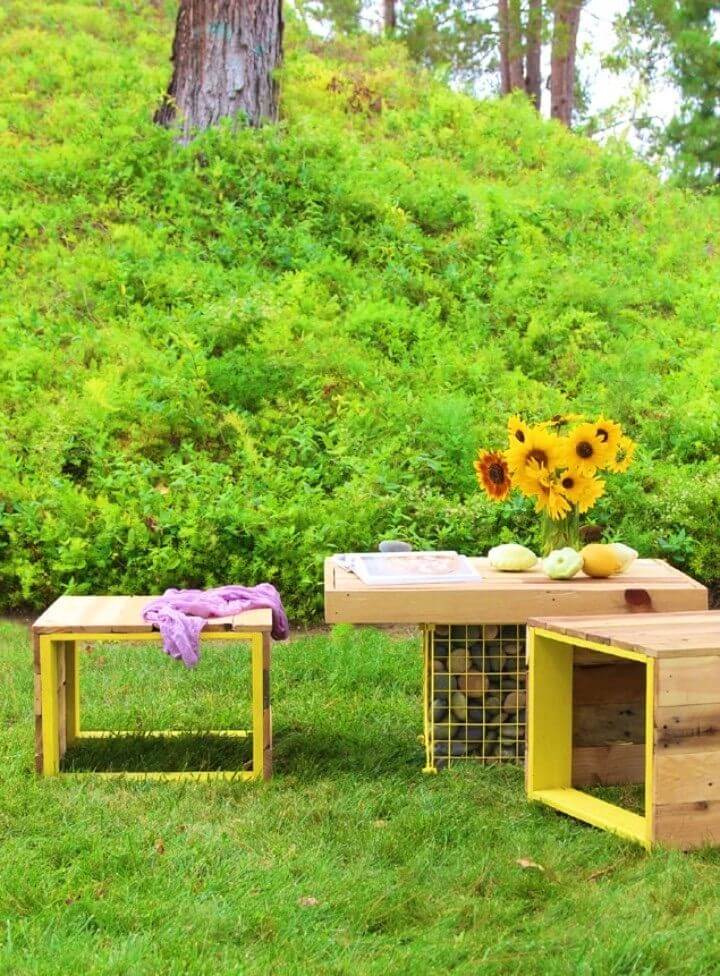  DIY Pallet Bench and Coffee Table