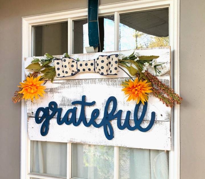 Create a Fall Pallet Wooden Sign 