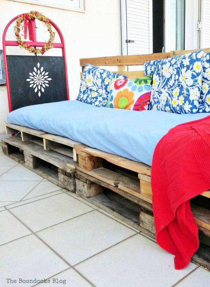 DIY Pallet Couch Without Tools