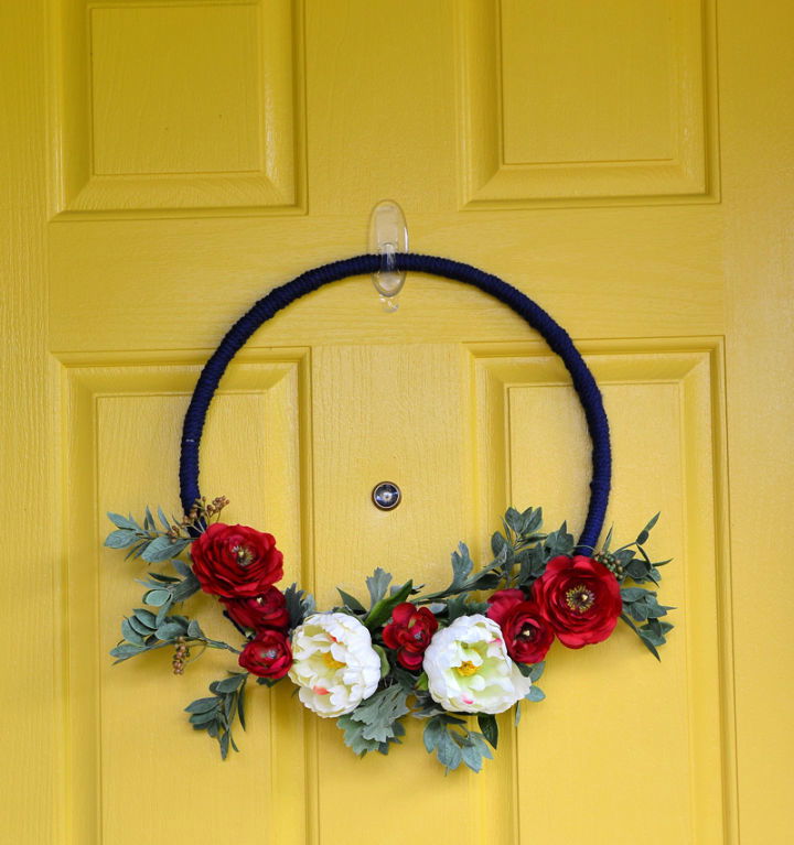 Modern DIY 4th of July Floral Wreath