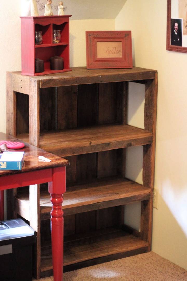 Pallet Bookshelf for Your Bedroom