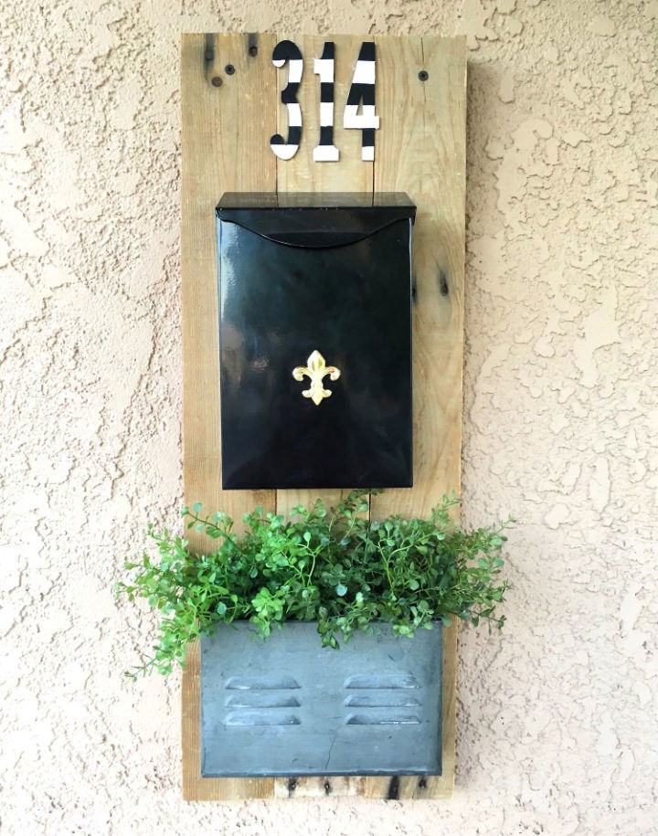 Handmade Pallet Farmhouse Mailbox