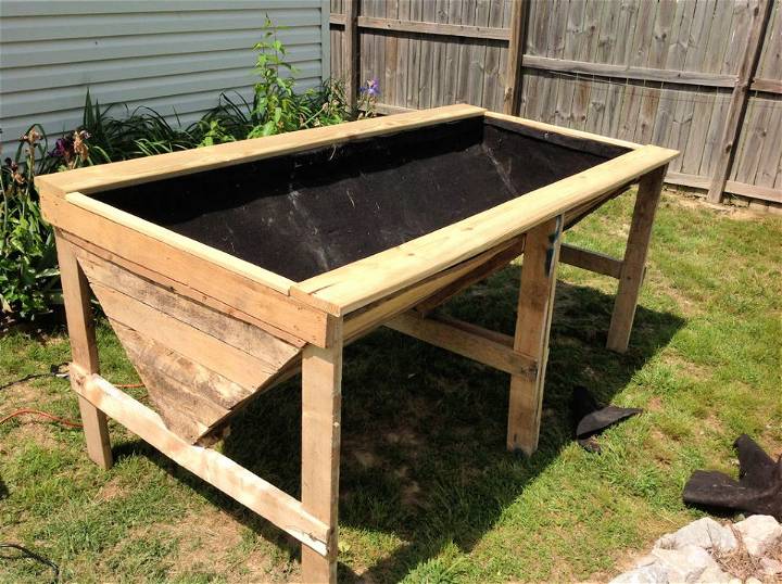 Raised Planter Bed from Pallets