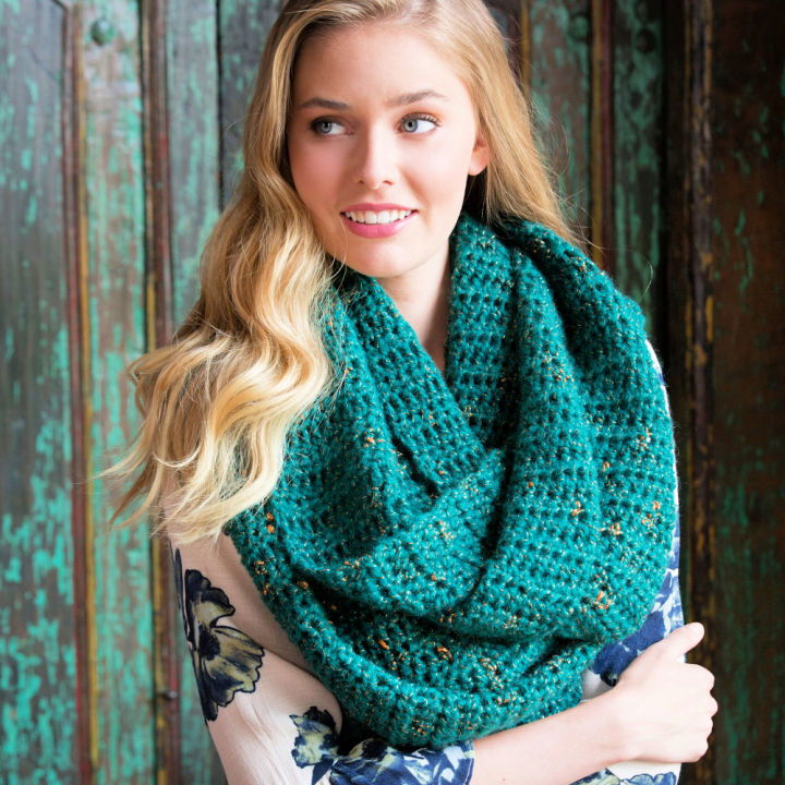 Crochet Pattern: A Touch of Gleam Scarf - Underground Crafter