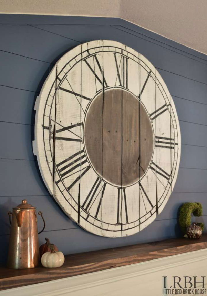 Roman Numeral Pallet Clock Design