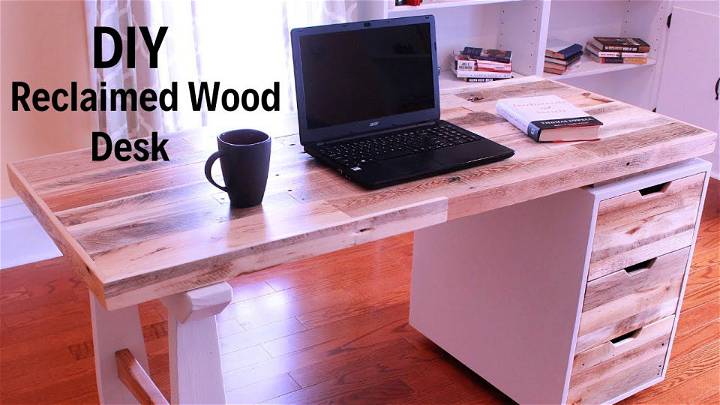 DIY Reclaimed Pallet Wood Desk