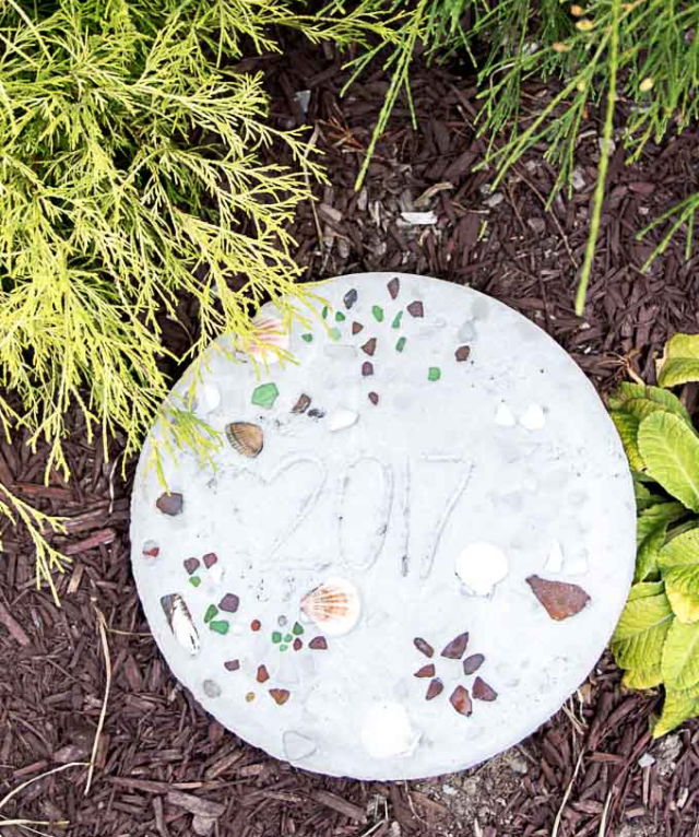 Decorative DIY Stepping Stones