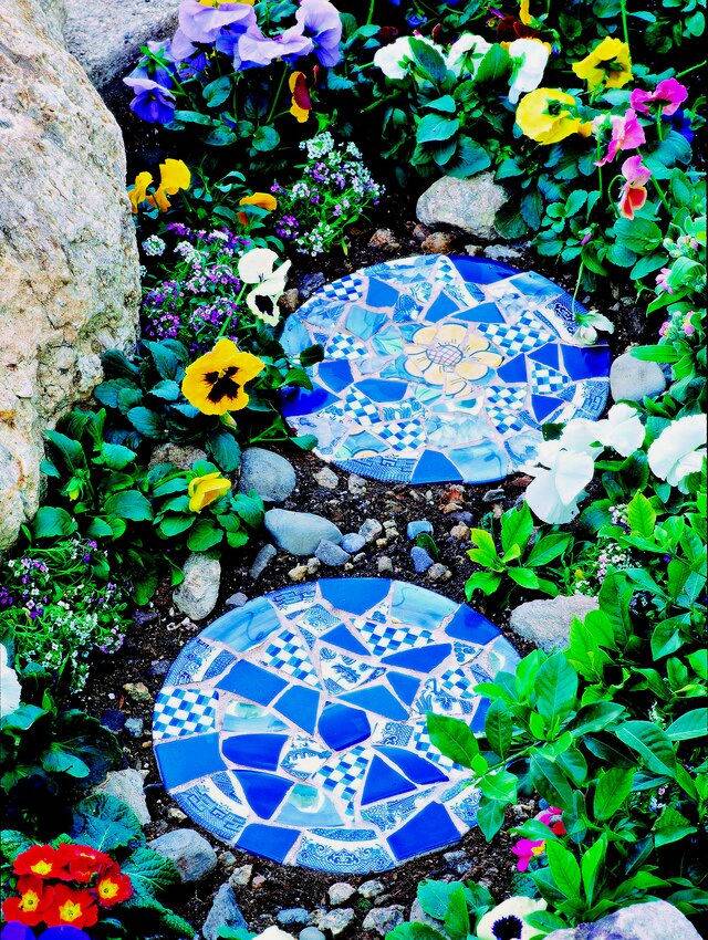 How to Make Mosaic Garden Stepping Stones
