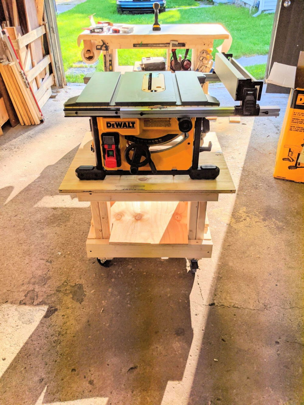 Hybrid Table Saw Design